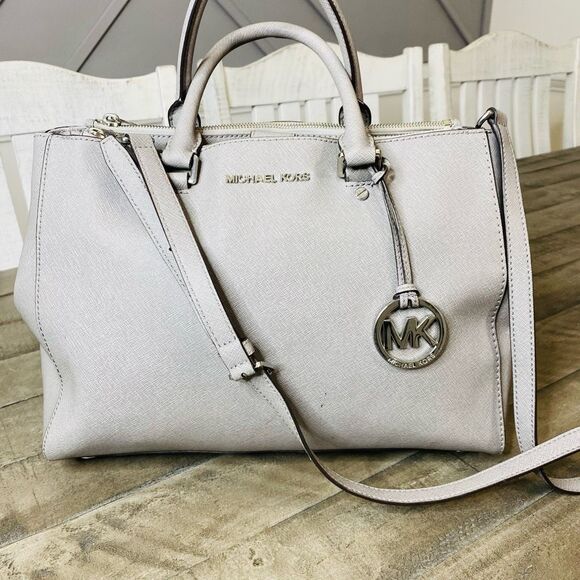 Michael Kors Sutton Satchel in Pearl Gray - Picture 4 of 10